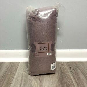 Ulta Beauty Limited Edition Purple Plush Throw Blanket in Size 50”‎ x 60” NEW